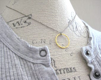 Collar de anillo de oro: collar de anillo martillado, collar de plata oxidada, collar de metal mixto, collar de eslabones, collar bohemio, collar de capas