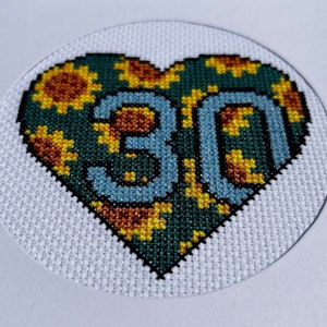 Serce Słonecznika 30 - Wzór do haftu krzyżykowego w formacie PDF - 30. urodziny lub rocznica (tylko do pobrania)