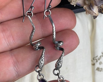 Loved To Death Boucles d'oreilles pendantes en améthyste avec serpents enroulés Sterling gothique victorien