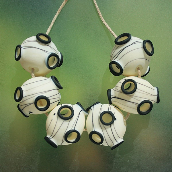 Volcan B&W — Graved Handmade Lampwork Hollow Beads Set SRA