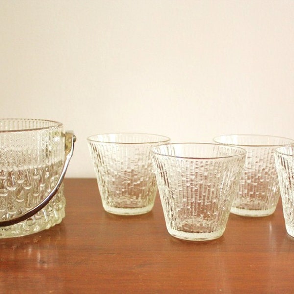 Set of 4 glasses with matching ice bucket, retro barware