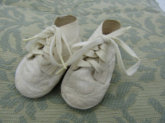 Sweet Little Vintage Leather Baby Shoes Lace up s… - image 1