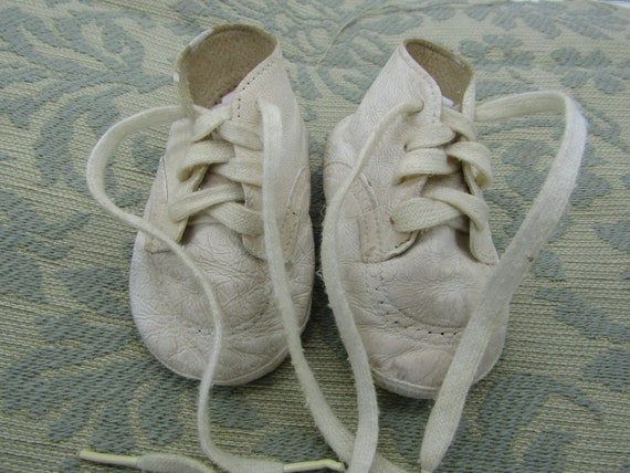 Sweet Little Vintage Leather Baby Shoes Lace up s… - image 5