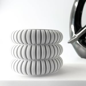 The &quot;Jevor&quot; Planter - Modern Indoor Plant Pot and Container