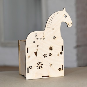 Porta-lápis de cavalo de madeira svg arquivo de corte a laser, porta-velas Glowforge corte a laser, suporte para canetas de vetor corte a laser arquivos svg