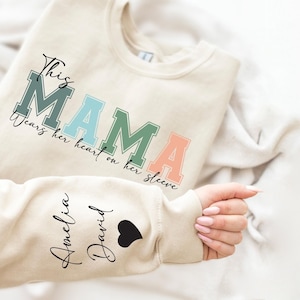 Sudadera personalizada &quot;Esta mamá lleva el corazón en la manga&quot;, sudadera personalizada para mamá con nombres de niños, lindos regalos para el Día de la Madre.