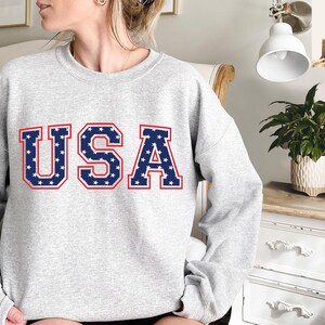 Retro USA Sweatshirt, Womens USA Crewneck Sweatshirt, USA Shirt, America Sweatshirt, 4th of July Sweatshirt, Patriotic Sweatshirt
