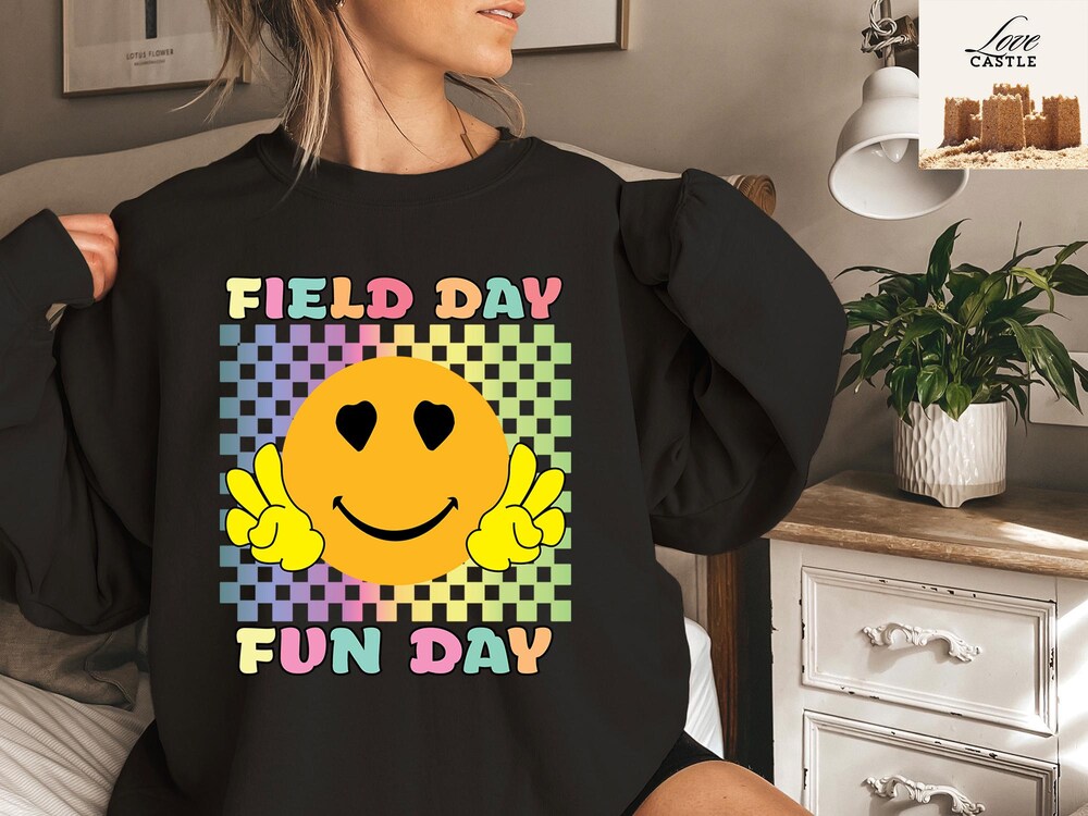 Field Day 2025 Sweat, Field Day Teacher Vacation Sweatshirt, Schools Field Day Shirts, Field Day Squad Shirt, Retro School Game Day Shirt Bespoketshirt
