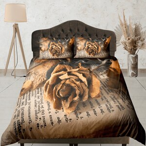 Vintage Rose and Script sängkläderset, mjukt överkast, överkast i anpassningsbar storlek, sängkläder för studenthem, elegant sovrumsset, estetiskt påslakan