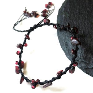 Pulsera de micro macramé trenzada con piedras naturales. Pulsera de la amistad unisex ajustable en colores a elegir. bohemio Forestcore Fairycore