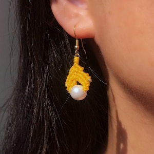 Micro macrame leaf earrings with white pearls, customizable handmade braided bohemian earrings, women's gifts