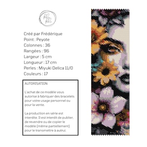 Peut inclure: Un motif de perles rectangulaire représentant le portrait d'une personne entourée de fleurs jaunes et violettes. Le design inclut les détails : point Peyote, 36 colonnes, 96 rangées, dimensions 5 cm par 17 cm, 17 couleurs et perles Miyuki Delica 11/0.