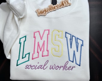Sudadera bordada de trabajador social LMSW / Regalo para trabajador social con licencia / Regalo para graduados en trabajo social / Sudadera con cuello redondo para terapeuta / Salud mental