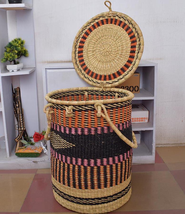 Handwoven laundry tub| Lidded straw cloth basket| natural laundry basket with lid| straw floor bin| Bolga storage basket| bedroom organizer
