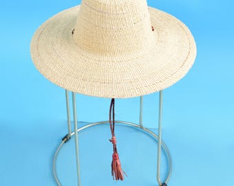 Handwoven hat with adjustable straps| natural beach hat| hat gift for her| Straw sun hat| straw fashion hat| handmade hat| cowboy straw hat