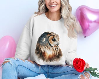 Sudadera con estampado de búho en el bosque celestial, sudadera de cuello redondo para amantes de la naturaleza mística, prenda con estampado de bosque y cielo nocturno encantador.