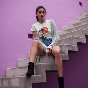 Mond und Baum Design Shirt, Naturliebhaber T-Shirt. Mond Design, Mond Art Shirt, Natur Print Top, Baum des Lebens Shirt, Grafik T-Shirt, Mondfantasie