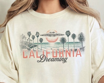 Camisa de ensueño de California, camisa retro OVNI, camisa de vacaciones en la costa oeste, camisa de viaje de California, camiseta gráfica, camisa de aventura, regalo de California