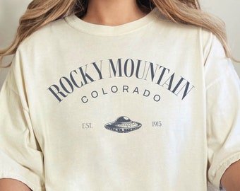 Camicia Montagne Rocciose, T-shirt con disco volante, Camicia Colorado, T-shirt UFO, T-shirt grafica Colorado, Camicia da montagna retrò, T-shirt grafica amante della natura
