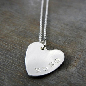 Collar de corazón personalizado / Dije de corazón personalizado / Colgante de plata de ley personalizado / Regalo para novia / Eriadesigns