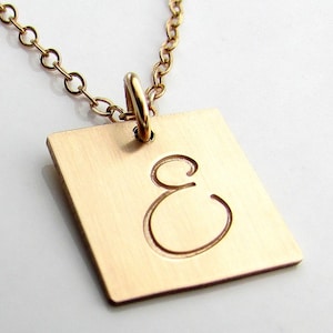 Collar moderno con dije de letra cuadrada / Collar con letra dorada / Collar con inicial simple chapado en oro de 14k GF / Joyería CARRIE de E. Ria Designs
