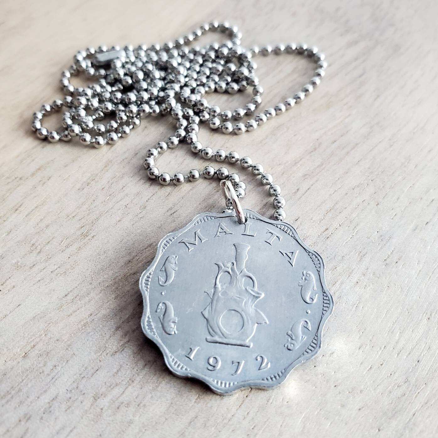 ケネディコイン 1972年 ハーフダラー ペンダントトップ k18シルバー925 コンチョ アメリカ ハーフダラー 銀貨 ケネディ 1964年  シルバー Silver900 30mm 本物コイン使用 ネジ ボタン コイン パーツ | コンチョ本舗