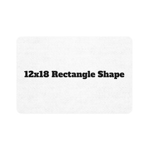 Peut inclure: Un objet rectangulaire blanc aux coins arrondis. Le texte "12x18 Rectangle Shape" est imprim&eacute; en lettres noires grasses au centre de l'objet. L'objet a une surface textur&eacute;e.