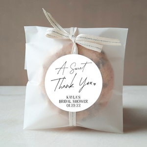 A Sweet Thank You, Bridal Shower Favor Cookie Label, Simple Baby Shower, Candy Favors, Cupcake Favors, Round Wedding Labels, Personalized