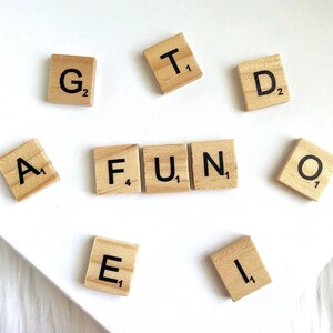 Fichas de Scrabble, pieza de juego de madera con una sola letra, cuadrada, suministros para manualidades, álbumes de recortes, letras de crucigramas, iniciales familiares, decoración de arte de pared
