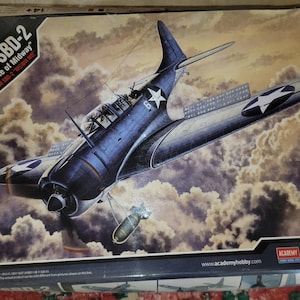 USN SBD-2 &quot;Battle of Midway&quot; wwII Navy dive bomber vintage Academy 1/48 scale model kit
