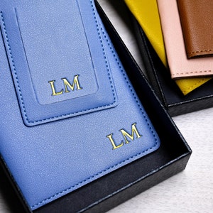 Porta pasaporte de cuero personalizado Estuche para pasaporte y etiqueta de equipaje / Regalos para damas de honor, Set de viaje para regalo de luna de miel / Regalo personalizado para papá