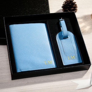 Gepersonaliseerde leren paspoorthouder cadeauset |gepersonaliseerde paspoorthouder| paspoortomslag gepersonaliseerd| Reiscadeau voor haar huwelijkscadeau