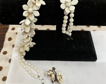 40’s flower choker with earrings