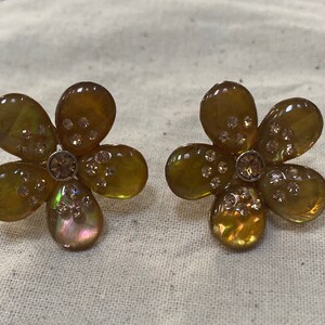 50’s daisy resin and rhinestone earrings