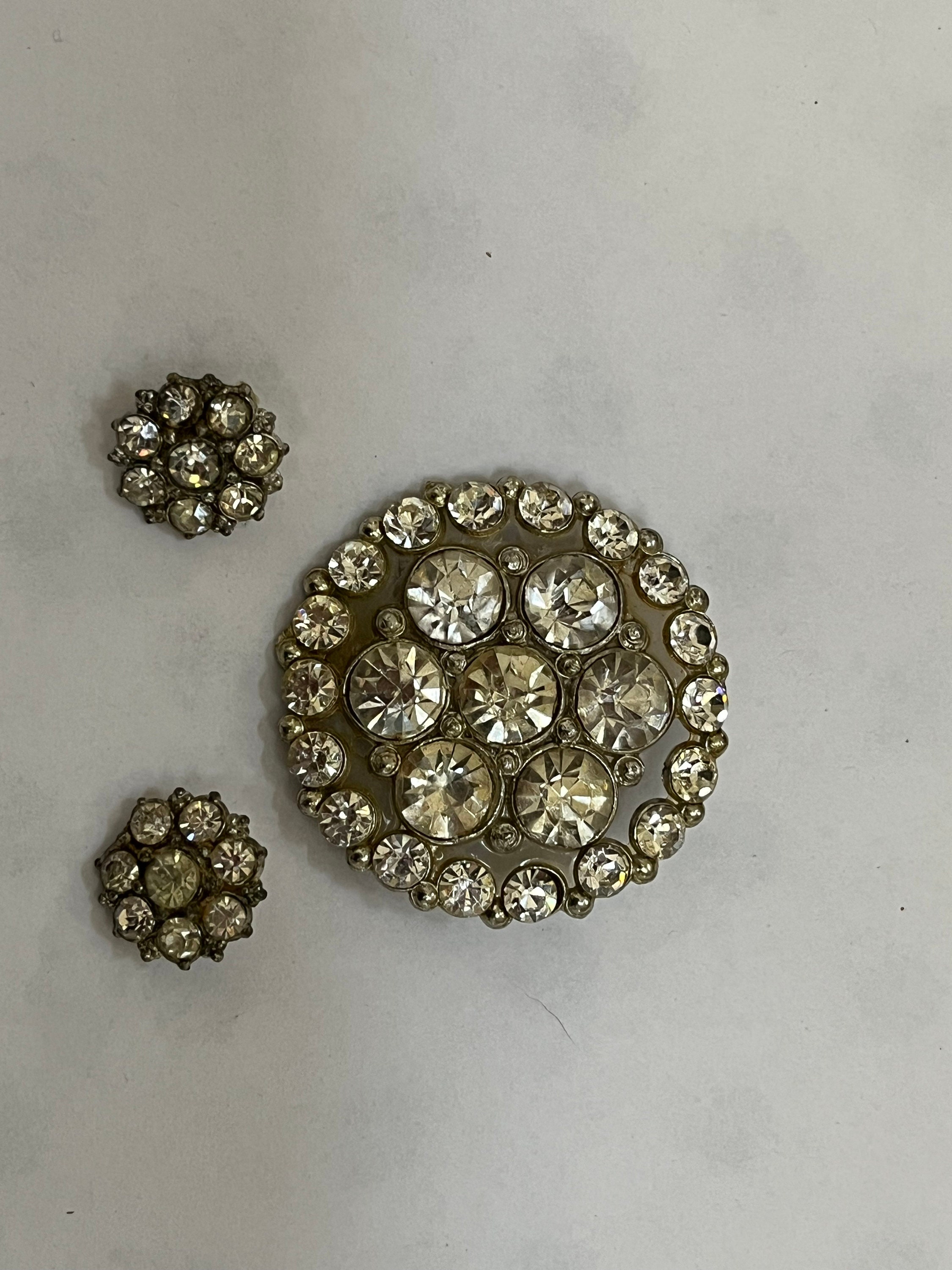 Large Oval and Round Rhinestone Vintage Buttons – Vintage Passementerie