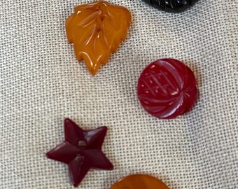 Lot of vintage realistic Bakelite buttons