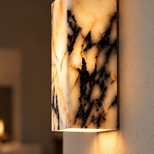 Viola-Lampe aus Calacatta-Marmor | Hängelampe aus Naturstein | Deckenleuchte aus italienischem Marmor | Luxuriöse Marmor-Pendelleuchte | Marmorbadezimmer