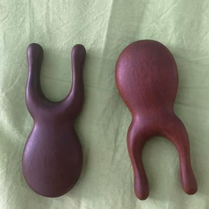 2X フェイシャルと眼周囲のマッサージ用に設計 天然サンダルウッドマッサージツール 95*38 mm 目と鼻のマッサージ フェイシャル MADNIBULAR マッサージツール