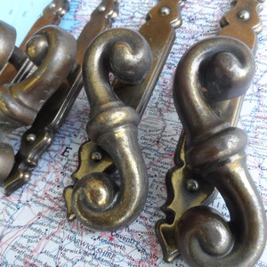 SALE 4 curvy distressed brass metal pulls w/slim trimplates image 3