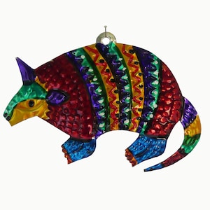 Adorno mexicano de hojalata perforada, armadillo, arte popular colorido del suroeste, adorno navideño mexicano, México