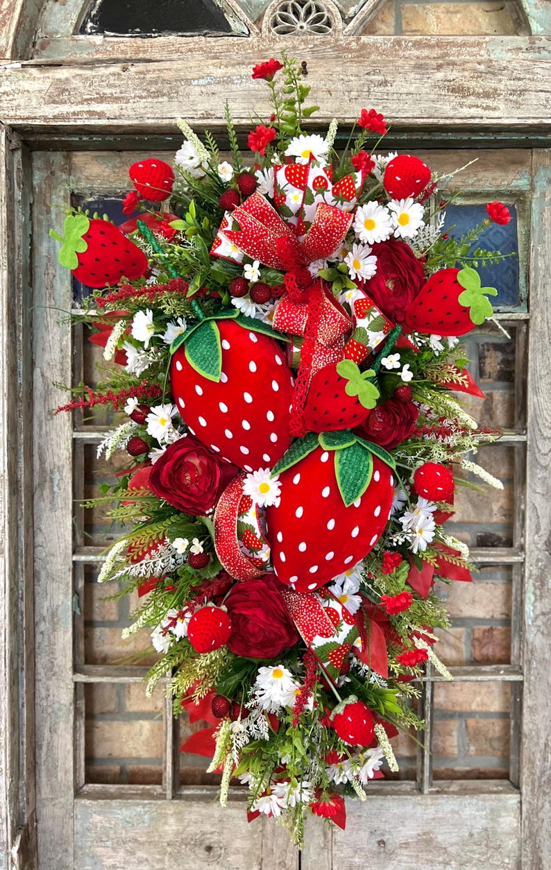 Strawberry Patch Summer Door Swag Decor, 38"x26"x9" Strawberries Door ...