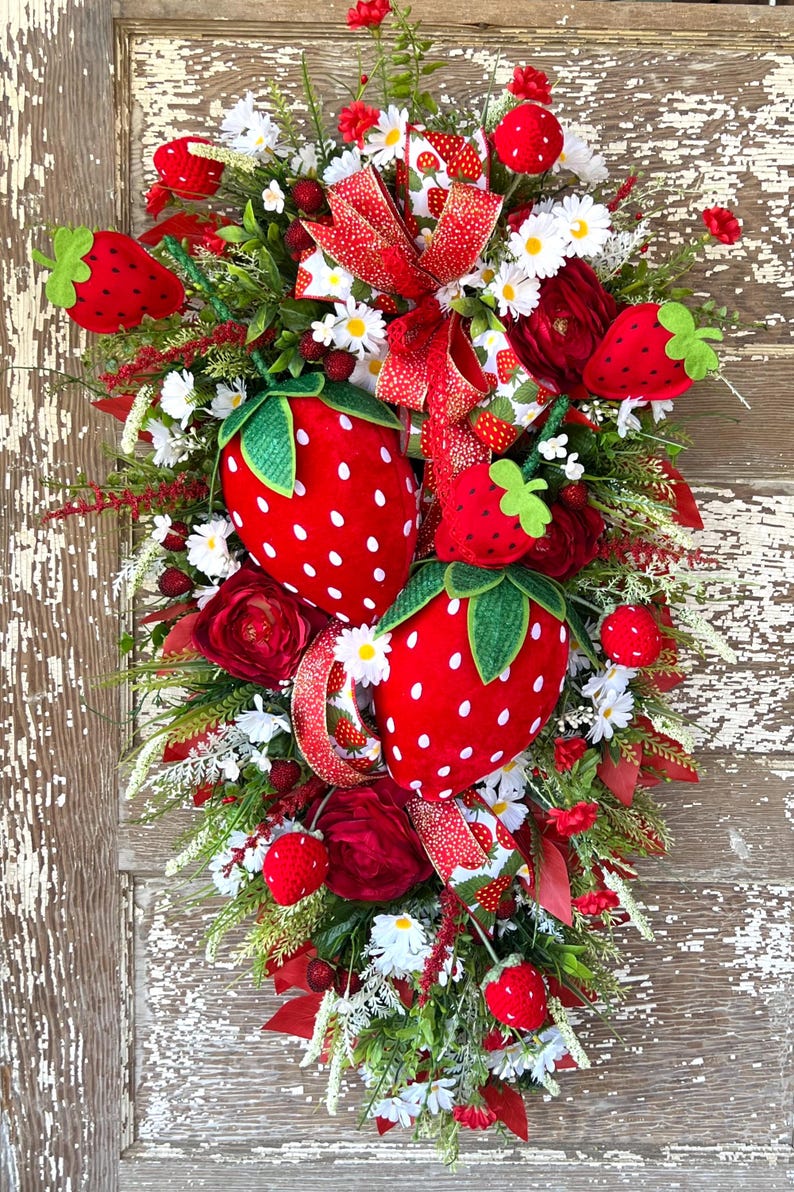 Strawberry Patch Summer Door Swag Decor, 38"x26"x9" Strawberries Door ...