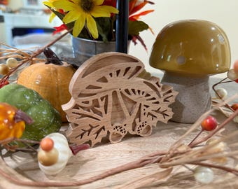 Madera maciza, bandeja escalonada decorativa de otoño, calabazas, hongos, gnomos y más.