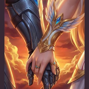 Puede incluir: Representación artística de dos manos entrelazadas, adornadas con armadura y joyas doradas y plateadas ornamentadas. Las manos llevan anillos con piedras preciosas azules. El fondo presenta un cielo cálido, como una puesta de sol.