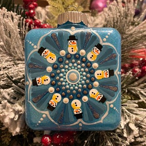 Hand bemalt Kunststoff Quadrat blau und Perle Schneemann Mandala Weihnachtsschmuck