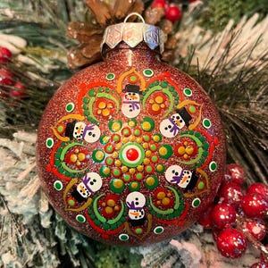 Handbemalte 3-Zoll-Runde Rot, Grün und Gold Schneemann Mandala Weihnachtsverzierung
