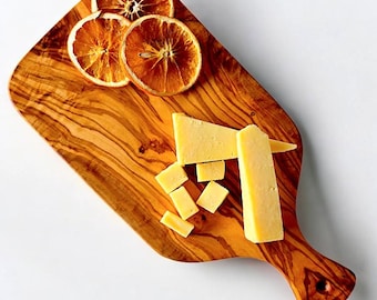 ハンドメイドオリーブウッドカッティングボード（ハンドル付き）：素朴