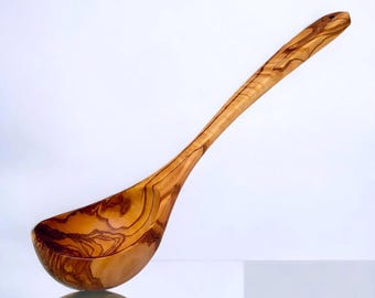 Cucharón de madera de olivo hecho a mano / Cubierto de sopa natural / Utensilio de cocina artesanal / Cuchara de cocina ecológica