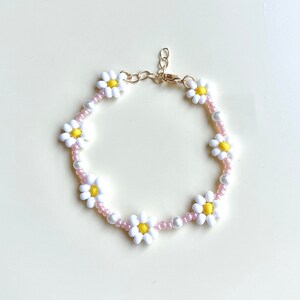 Beaded Flower Bracelet, Daisy Bracelet, Aesthetic Flower Bracelet, Pink and White Floral Bracelet