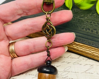 1 Wooden Ebony Acorn Nut Keepsake Clip Key Chain Wish Box - Acorn Locket for Mother's  Day Celtic Knot